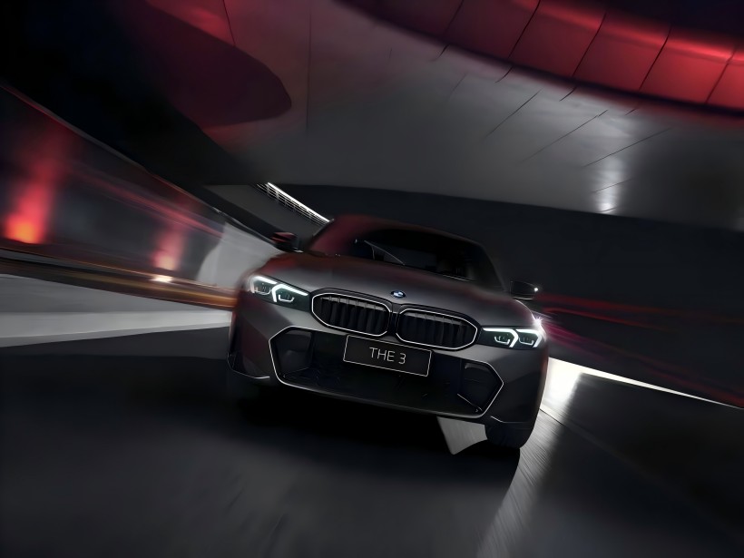 BMW 3 сериялы 50 жылдық мерейтойлық шектеулі басылымның ресми бейнелері шығарылды. 2500 бірлікпен шектеліп, эксклюзивті бояумен жабдықталған және т.б.