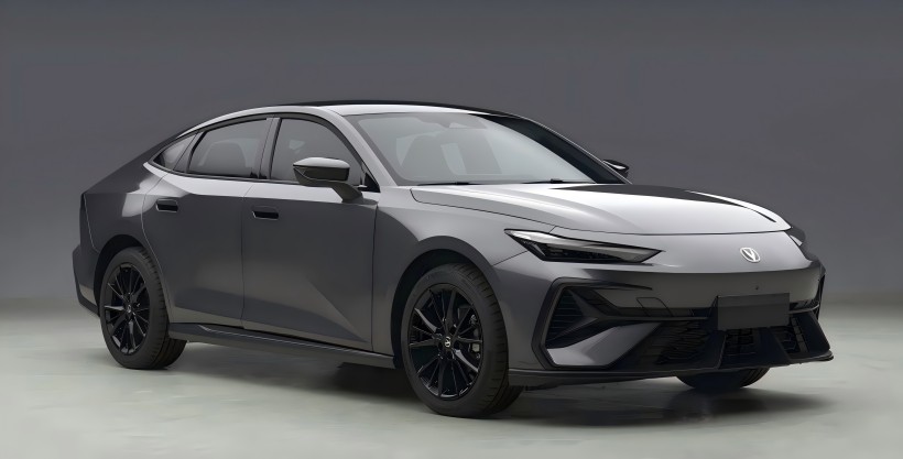 New Chang'an Uni-V қолданбалы кескіні: лезде «ыстық люк» купогына айналады. Қарап шығудың сыртқы түрі өте керемет.